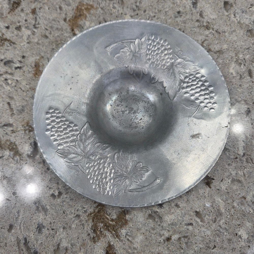 Everlast Forged Aluminum Grape Coaster Small Dish Vintage‎ Mid Century Hammered